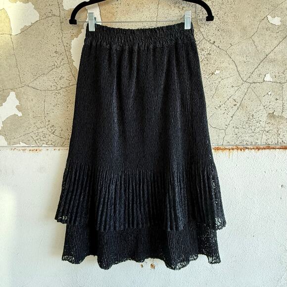 Vtg Midi Skirt Minimalist Luxury Tiered Lace Textured Pleated Knit Dark Romantic - Picture 2 of 8